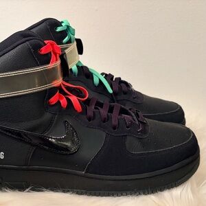 Stylish Black Athletic Shoes with Red and Green Accents